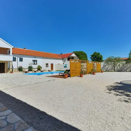 Marinic With Private Pool , Zadar County Benkovac