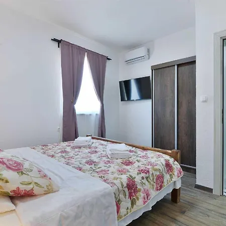 Marinic With Private Pool , Zadar County * Бенковац