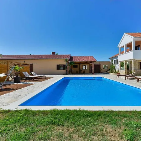 Marinic With Private Pool , Zadar County Villa