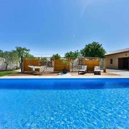 Villa Marinic With Private Pool , Zadar County Benkovac