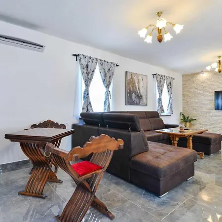 Villa Marinic With Private Pool , Zadar County *