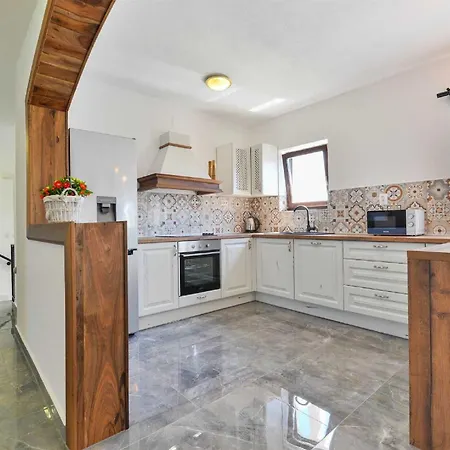 Marinic With Private Pool , Zadar County Villa