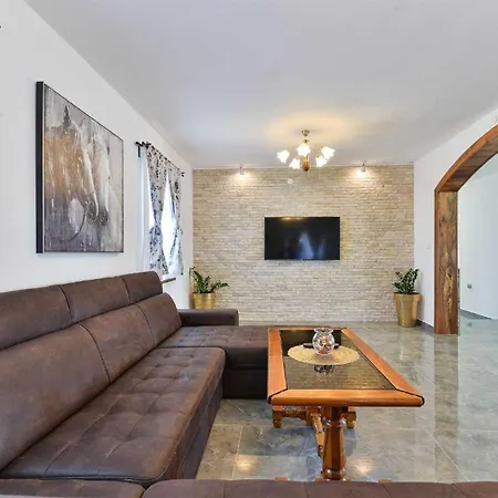 Marinic With Private Pool , Zadar County *