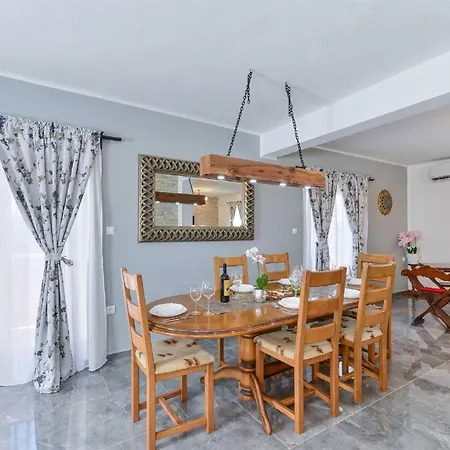Marinic With Private Pool , Zadar County