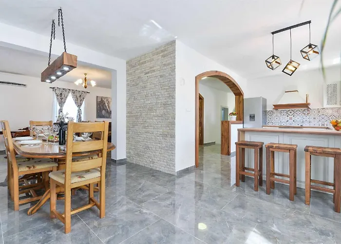 Marinic With Private Pool , Zadar County Miranje