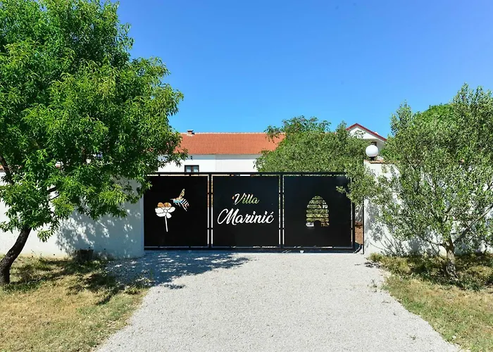 Marinic With Private Pool , Zadar County *