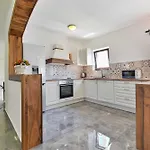 Marinic With Private Pool , Zadar County 빌라