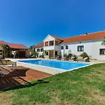 Marinic With Private Pool , Zadar County Miranje