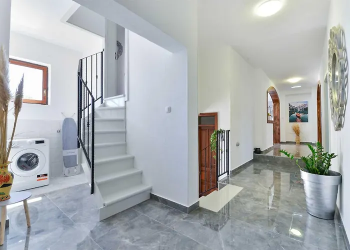 Marinic With Private Pool , Zadar County *