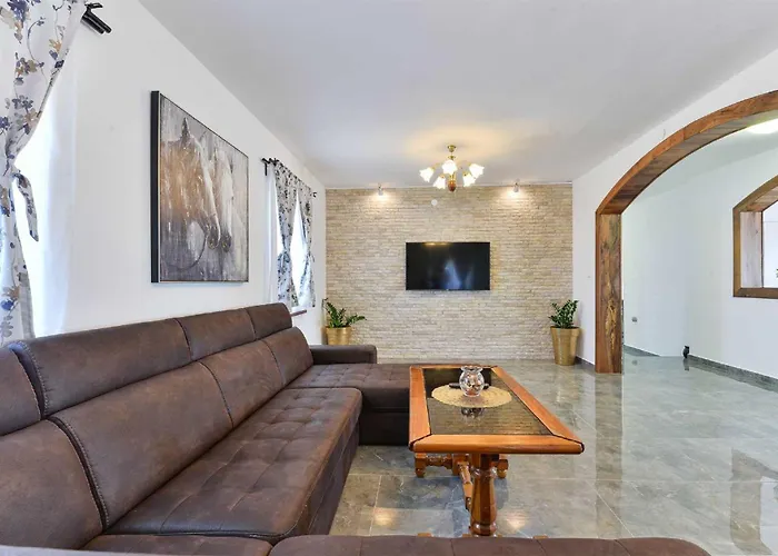 Marinic With Private Pool , Zadar County *