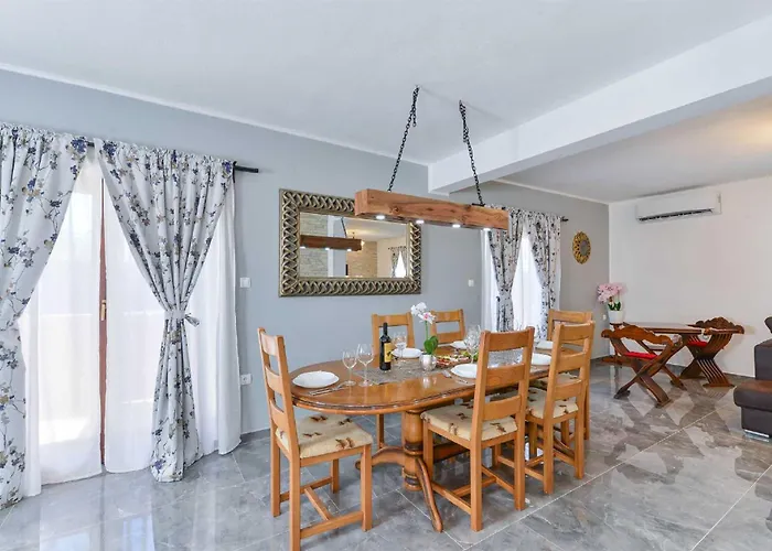 Marinic With Private Pool , Zadar County